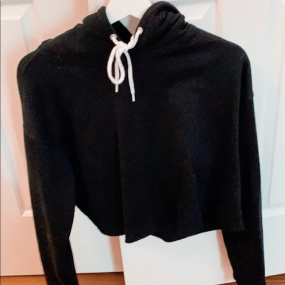 black cropped sweatshirt - Picture 2 of 3